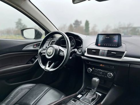 Used 2018 MAZDA MAZDA3 Touring FWD image 15