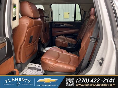 Used 2020 Cadillac Escalade Luxury AWD/4WD image 11