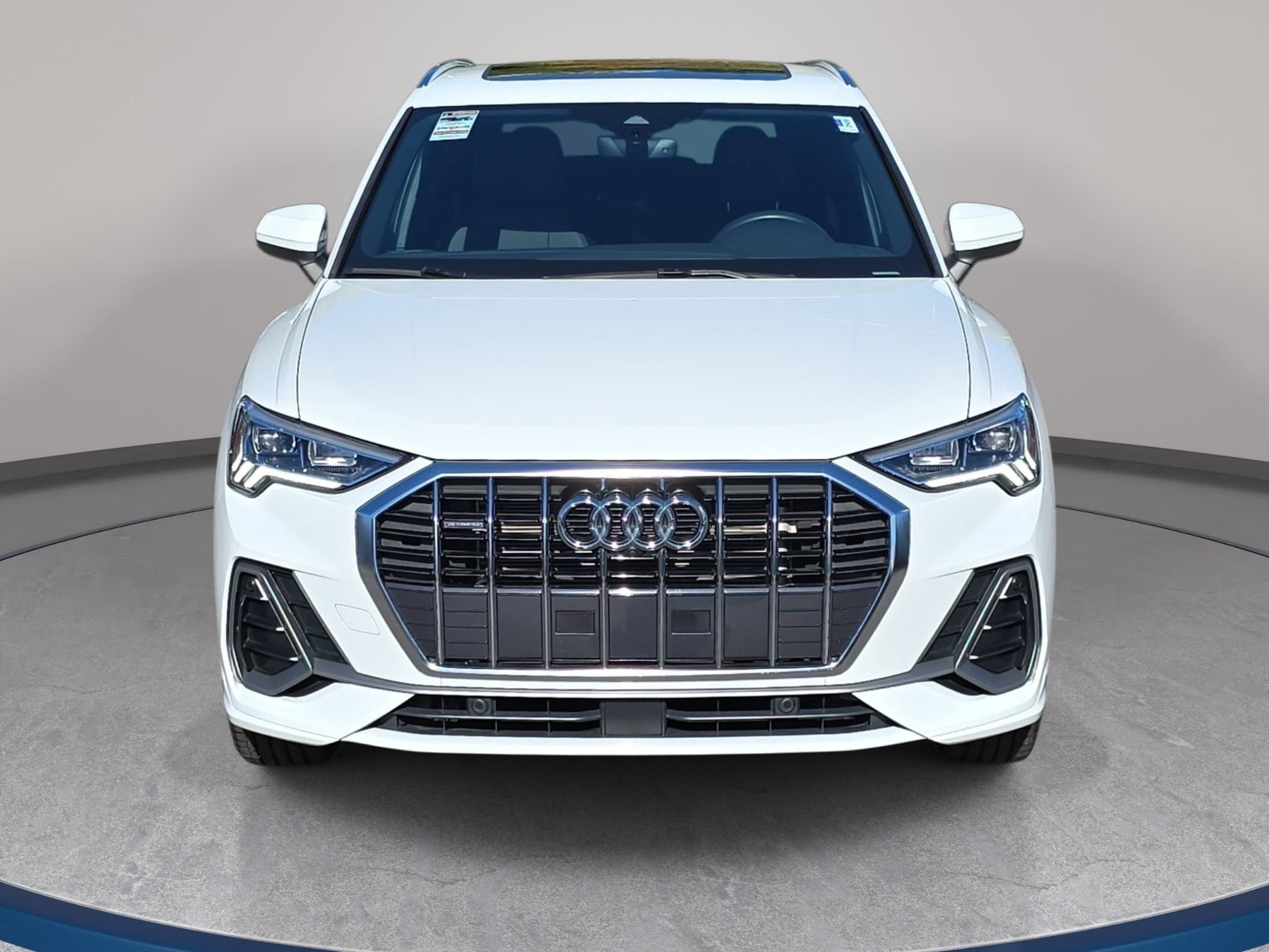Used 2023 Audi Q3 2.0T Premium Plus w/ Premium Plus Package AWD/4WD image 2