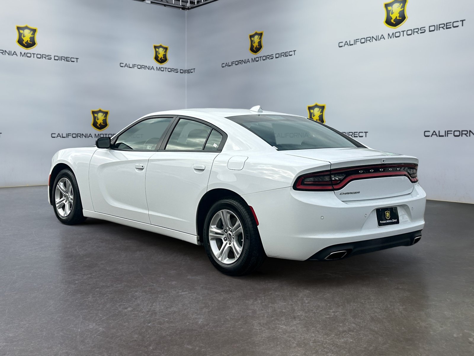 Used 2023 Dodge Charger SXT RWD image 3