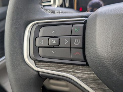 Used 2022 Jeep Wagoneer Series III w/ Rear Seat Video Group 1 AWD/4WD image 26