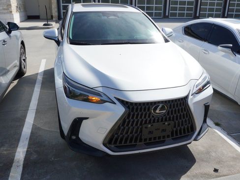 Used 2024 Lexus NX 250 FWD image 2
