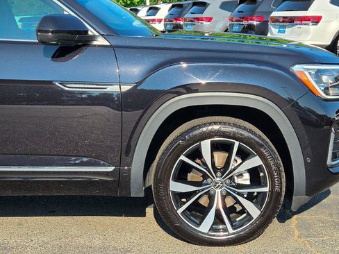 Certified 2025 Volkswagen Atlas Cross Sport SEL Premium R-Line AWD/4WD image 17