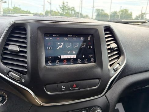 Used 2019 Jeep Cherokee Latitude Plus w/ Comfort/Convenience Group AWD/4WD image 43