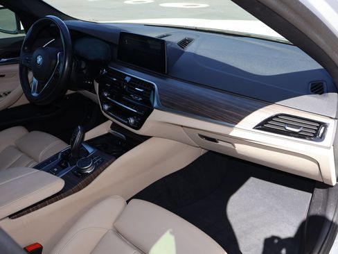 Used 2020 BMW 530e w/ Convenience Package RWD image 32