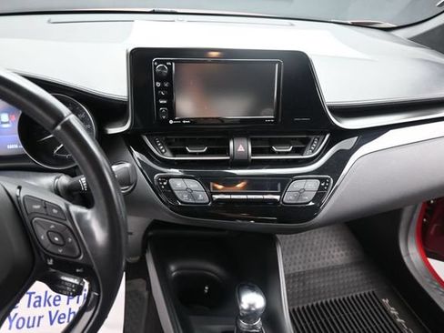 Used 2018 Toyota C-HR XLE FWD image 21
