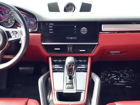 Certified 2023 Porsche Cayenne Platinum Edition image 20