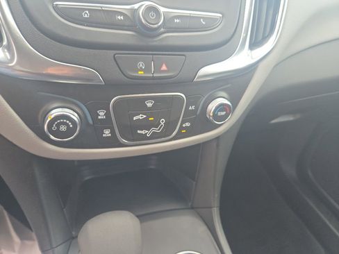 Used 2024 Chevrolet Equinox LS FWD image 19