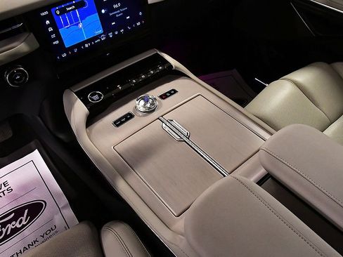Used 2025 Lincoln Navigator Reserve AWD/4WD image 22