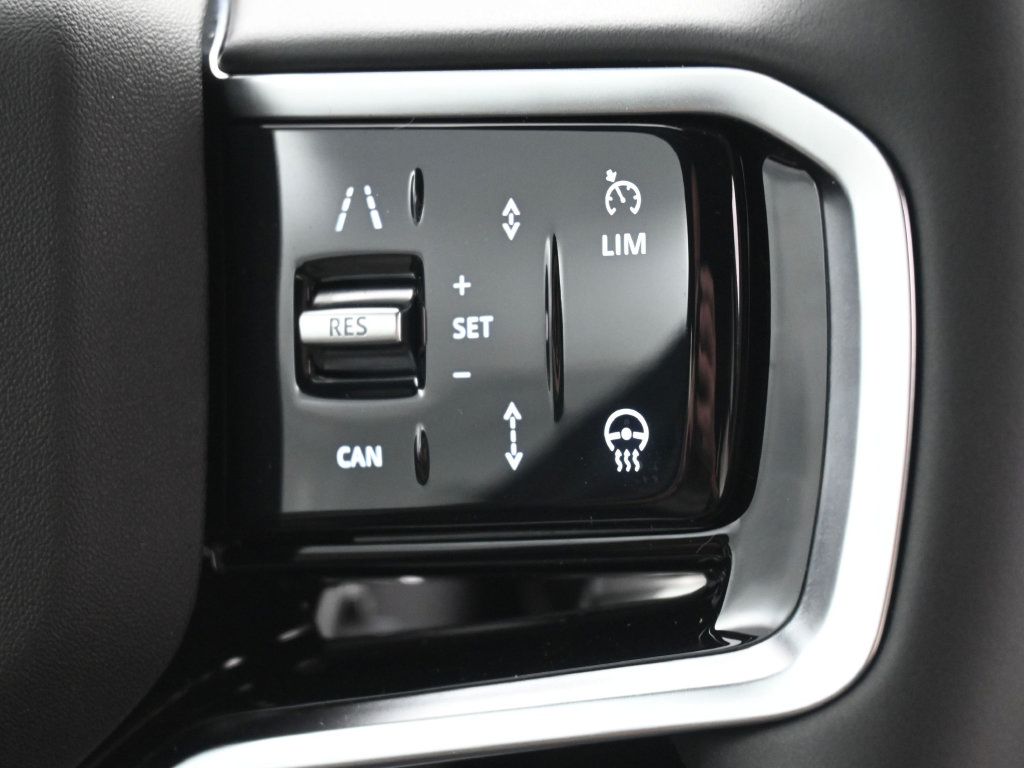 Used 2025 Land Rover Discovery Sport Dynamic SE AWD/4WD image 19