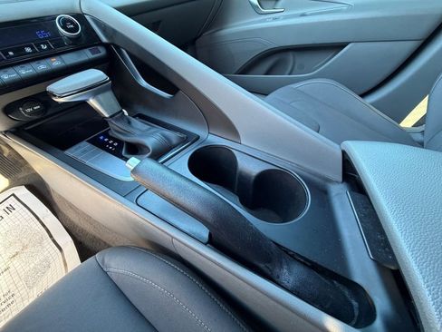 Used 2024 Hyundai Elantra SEL FWD image 19
