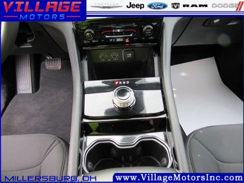 Used 2023 Jeep Grand Cherokee Laredo image 14