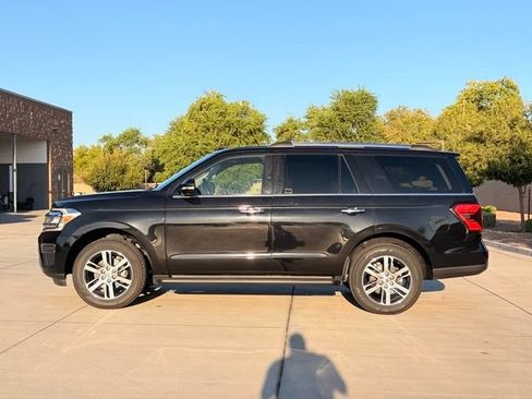 Used 2024 Ford Expedition Limited RWD image 10