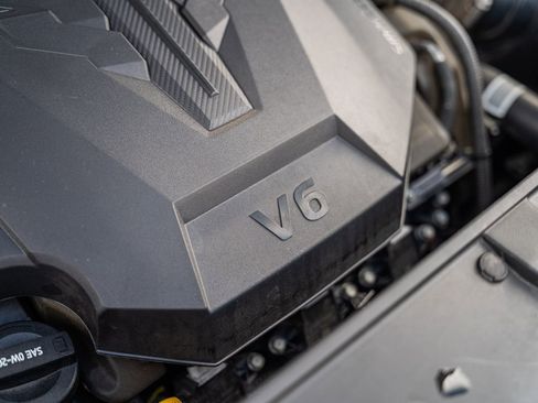 Used 2024 Kia Carnival EX image 29