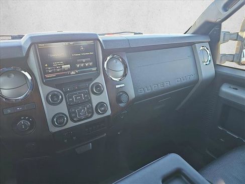 Used 2014 Ford F250 Lariat w/ Lariat Interior Package image 12