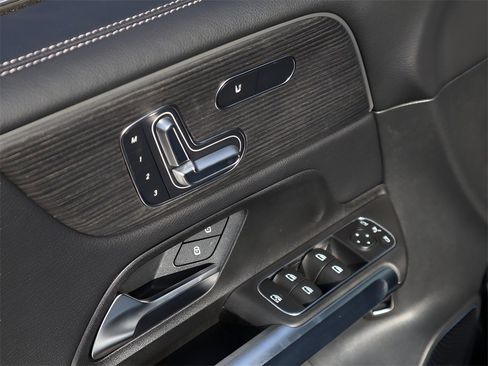 New 2026 Mercedes-Benz GLB 250 4MATIC image 25