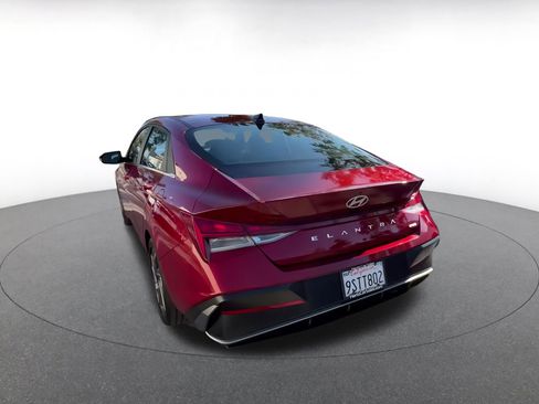 Used 2025 Hyundai Elantra Limited image 16