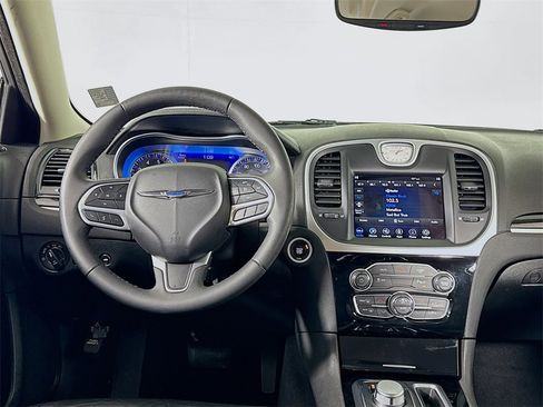 Used 2023 Chrysler 300 Touring L image 12