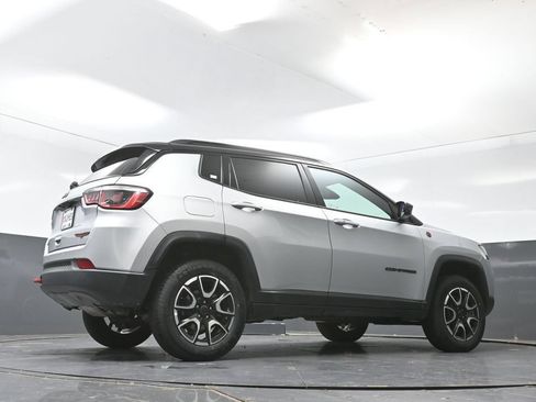 Used 2025 Jeep Compass Trailhawk AWD/4WD image 51