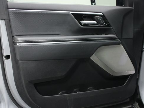 Used 2024 GMC Sierra EV Denali AWD/4WD image 11