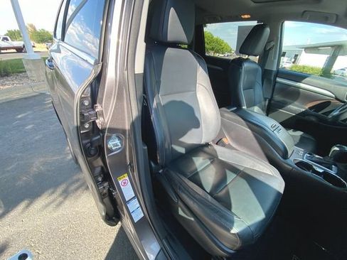 Used 2016 Toyota Highlander XLE AWD/4WD image 26