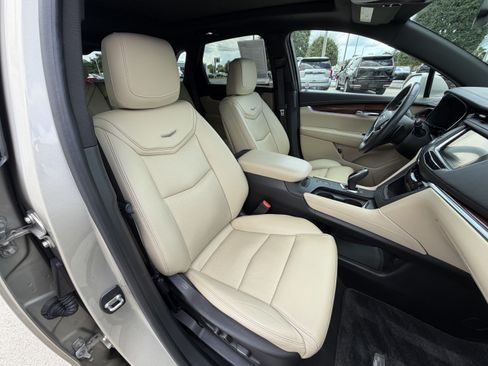 Used 2017 Cadillac XT5 Premium Luxury FWD image 19