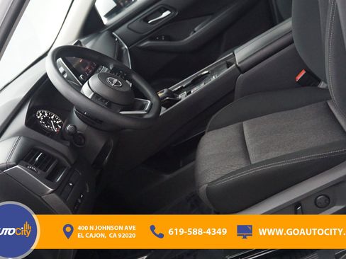 Used 2024 Nissan Rogue SV image 9