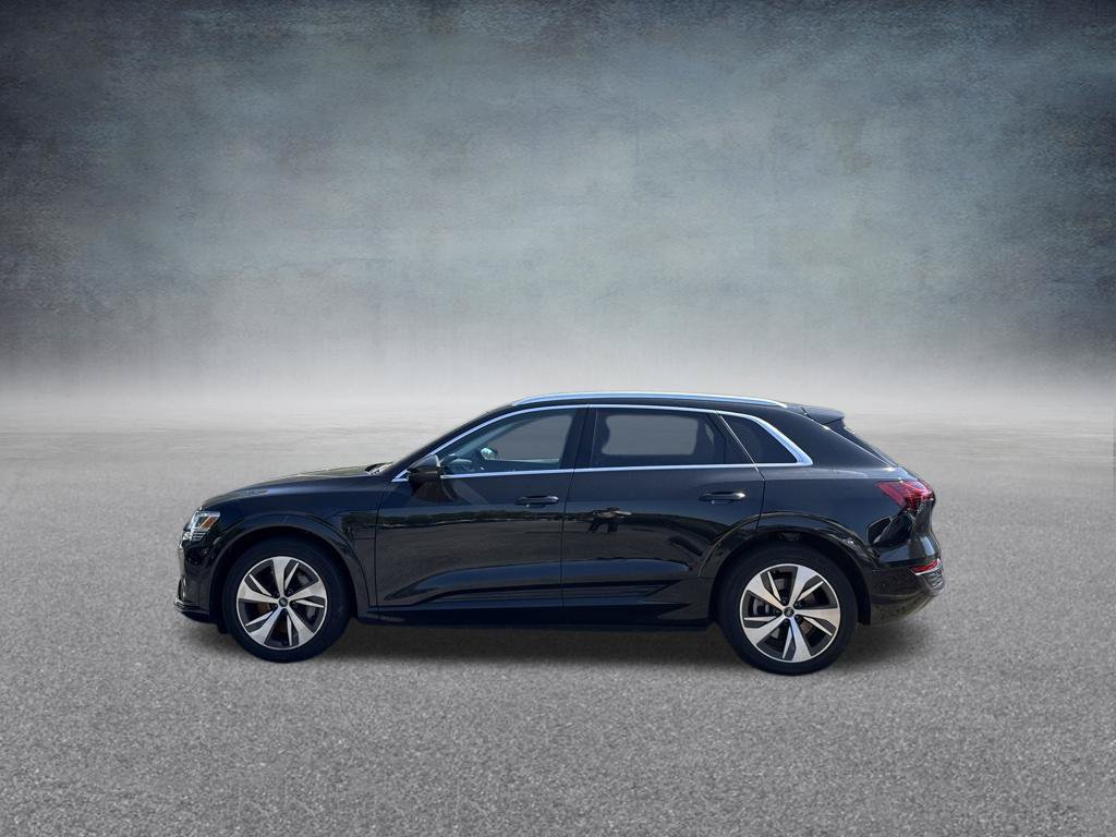 Used 2024 Audi Q8 e-tron Premium AWD/4WD image 2