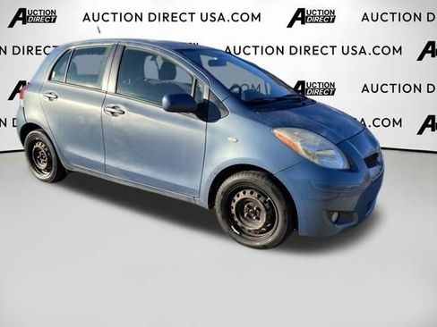 Used 2011 Toyota Yaris Base image 22
