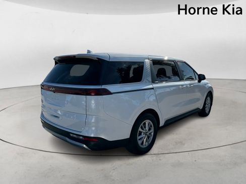 Certified 2024 Kia Carnival LX image 4