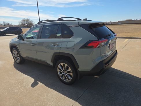 Used 2023 Toyota RAV4 XLE Premium image 7