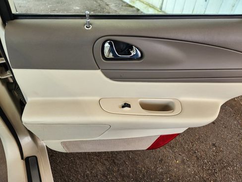 Used 2002 Lincoln Continental image 17