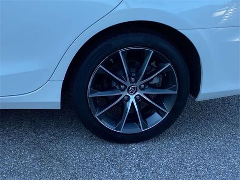 Used 2015 Toyota Camry XSE image 10