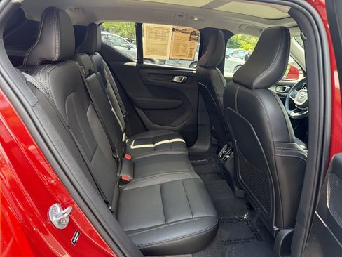 Certified 2024 Volvo XC40 B5 Ultimate w/ Protection Package Premier AWD/4WD image 33