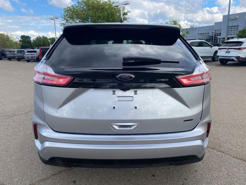 Used 2022 Ford Edge SE w/ Black Appearance Package image 5