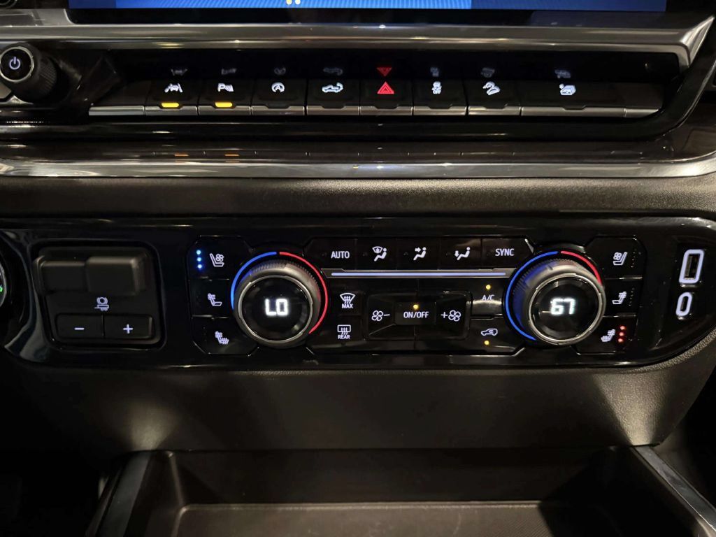 Used 2024 Chevrolet Silverado 1500 LTZ AWD/4WD image 33