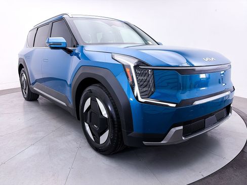 Certified 2024 Kia EV9 Wind AWD/4WD image 12