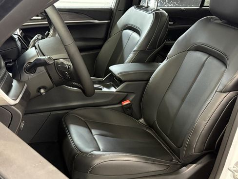 New 2025 Jeep Grand Cherokee Limited w/ Luxury Tech Group II image 17