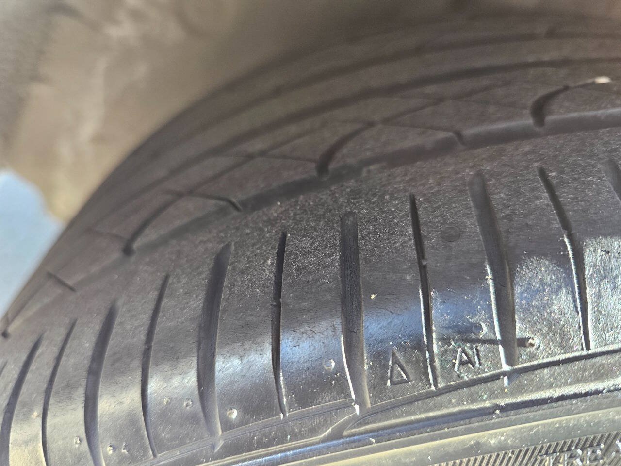 Used 2006 Chrysler Crossfire Limited RWD image 17