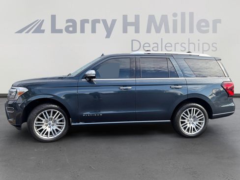 Used 2023 Ford Expedition Platinum AWD/4WD image 2