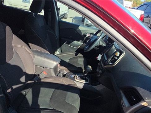 Used 2017 Jeep Cherokee Latitude image 25