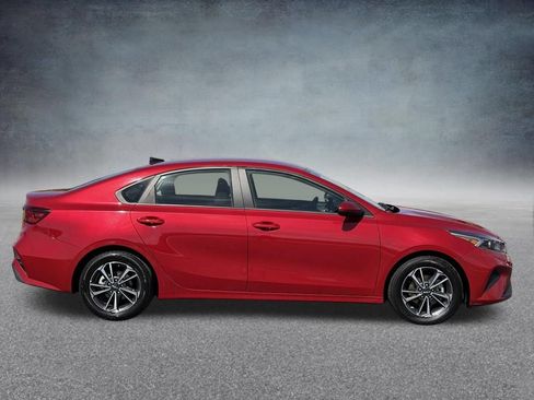 Used 2024 Kia Forte LXS FWD image 2