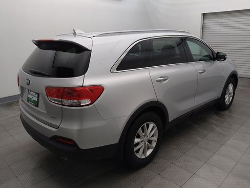 Used 2018 Kia Sorento AWD image 9