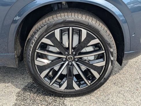 New 2026 Volvo XC90 B6 Plus w/ Protection Package Premier AWD/4WD image 14