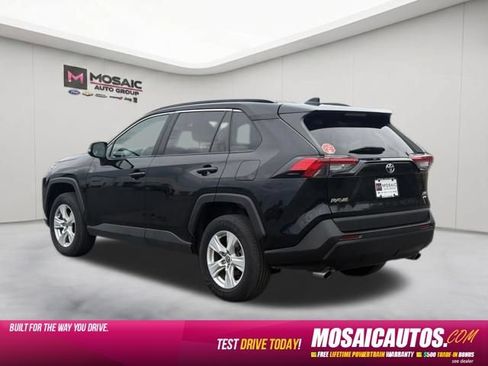 Used 2021 Toyota RAV4 XLE AWD/4WD image 5