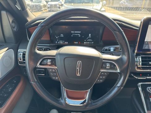 Used 2020 Lincoln Navigator Reserve w/ Luxury Package image 18