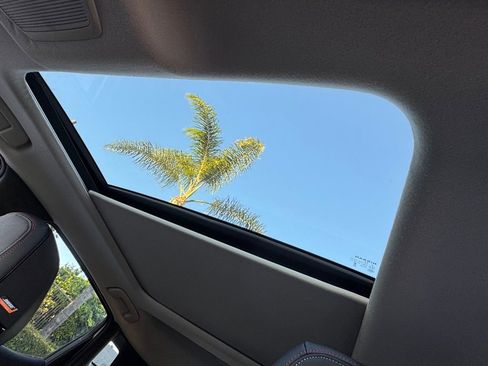 New 2026 Nissan Kicks SR w/ SR Premium Package FWD image 11