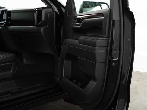 Used 2025 GMC Sierra 1500 SLT AWD/4WD image 17