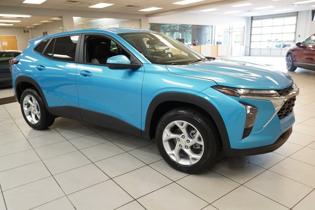 New 2026 Chevrolet Trax LS w/ LS Convenience Package FWD image 12