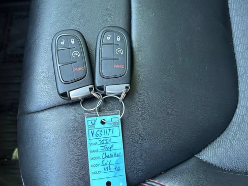 Used 2021 Jeep Cherokee Trailhawk w/ Trailer Tow Group AWD/4WD image 48